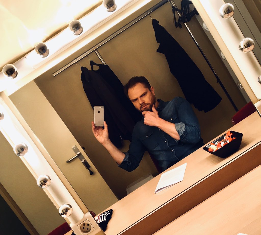 KarlBrozek's tweet photo. Je suis dans ma loge à l’opéra. WTF. #TEDxRennesSalon #operaderennes https://t.co/Qxu488kZVQ
