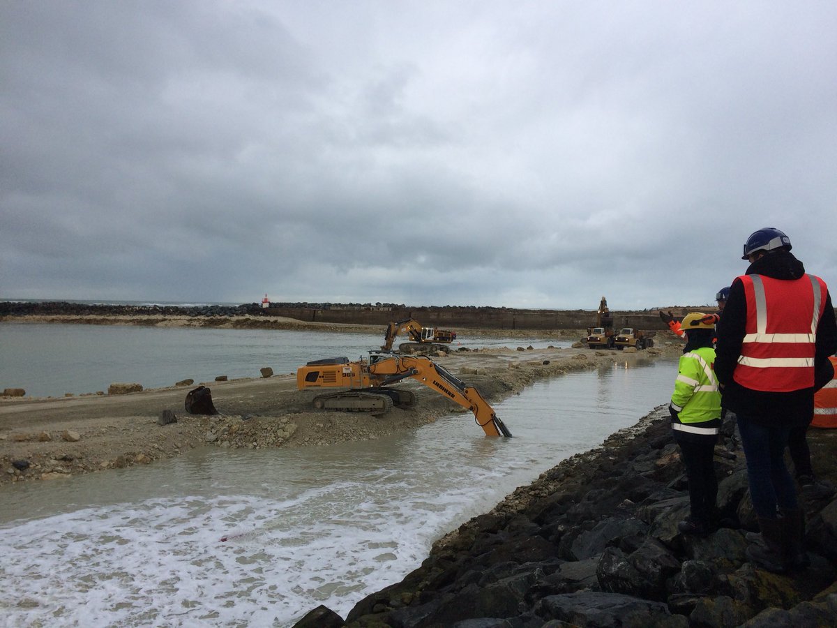 LProCPTP's tweet photo. visite de chantier sur l’extension du port de la Cotiniere sur l’Ile d
Oleron avec Vinci construction maritime et fluviale 
Merci à Nicolas MARSAUD pour l’accueil 
@Khelidj_abdel @UnivNantes @ArnaudPertue https://t.co/P6R3Sy3SZR