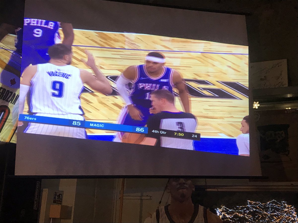 hojaluna's tweet photo. 只今の時間 #PHIvsORL 放映中
#NBA #NBATwitter #PHI @sixers #ORL @OrlandoMagic #SixersvsMagic #Sixers #Magic #PhilaUnite #MagicAboveAll #stuffthemagicdragon @STUFFMagic #nbamascot 
#木場 #T13 #tokyoeastside #basketballcafe 
#BALLTONGUE 🏀👻 https://t.co/HgnvBRk56U