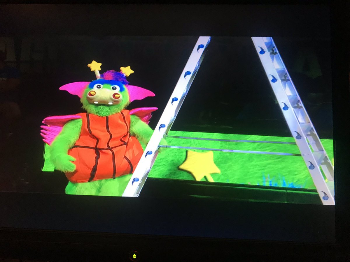 hojaluna's tweet photo. 只今の時間 #PHIvsORL 放映中
#NBA #NBATwitter #PHI @sixers #ORL @OrlandoMagic #SixersvsMagic #Sixers #Magic #PhilaUnite #MagicAboveAll #stuffthemagicdragon @STUFFMagic #nbamascot 
#木場 #T13 #tokyoeastside #basketballcafe 
#BALLTONGUE 🏀👻 https://t.co/HgnvBRk56U