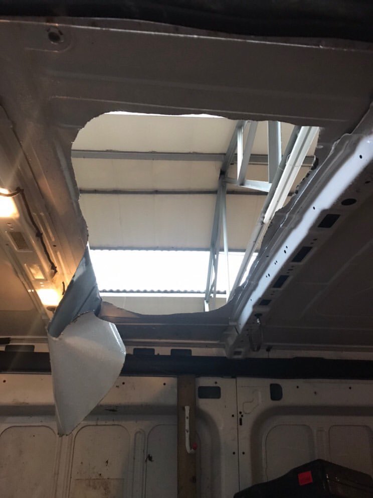 People say get extra locks on your van doors to stop tool theft....
They’ll just cut a hole in your roof!

This happened yesterday near Birmingham!

Tool and van theft is only going to get worse, trades can’t work without their van and tools!
But who cares? 🤷🏼‍♂️ #noVANber