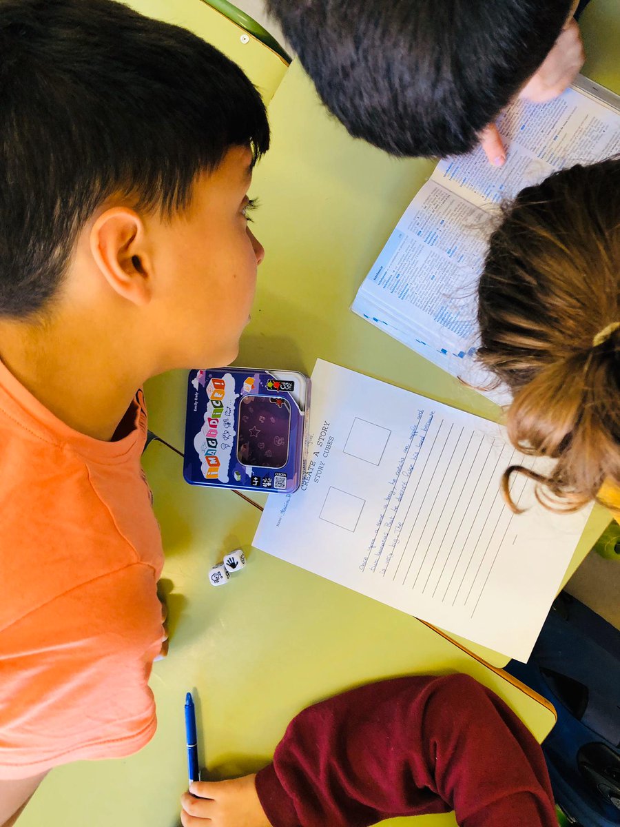 FernandoCeip's tweet photo. Los alumnos de 6° practican #writing de forma divertida. #talkingdice #EnglishisFun #WeLoveEnglish 🇺🇸🇮🇸 https://t.co/HahcMKwWrC