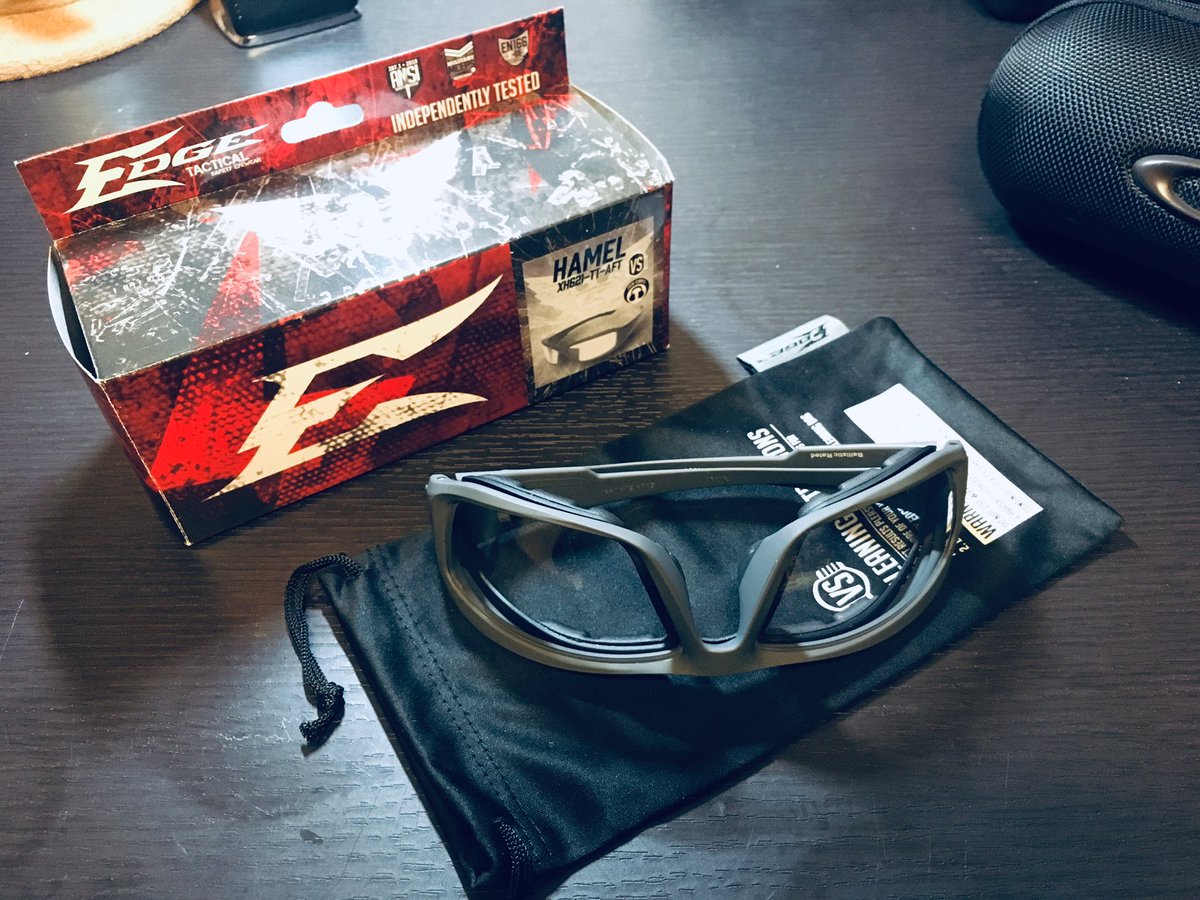 taka_8102spo's tweet photo. リハビリがてらぷらっといつものショップに寄ったら新入荷品発見!
ANSIも取れてるしアンチフォグ仕様でオプションでガスケットもある✨
価格もESSのフルセットの半値以下!
残念ながらストラップ未対応…自作かな。
#EdgeTactical
#HAMEL https://t.co/YNIWdvTMuG