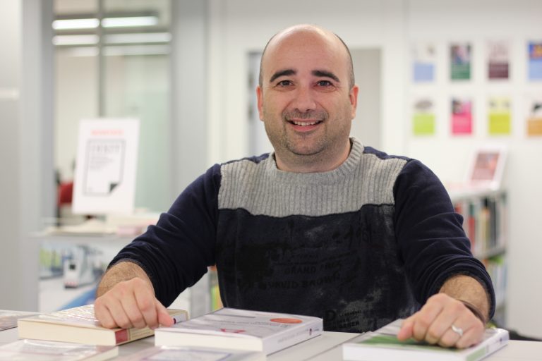 Residents.Vic (@residentschv) on Twitter photo El <a href="/COMBarcelona/">Col·legi Metges BCN</a> ha reconegut als Premis a l'Excel·lència Professional 2019 a la nostra cap d'estudis, la Dra. Susanna Vilaseca, per la seva trajectòria com a docent i tutora de residents, i al Dr. Jordi Amblàs, del Servei Territorial de Geriatria. Enhorabona! #MIR #residents El <a href="/COMBarcelona/">Col·legi Metges BCN</a> ha reconegut als Premis a l'Excel·lència Professional 2019 a la nostra cap d'estudis, la Dra. Susanna Vilaseca, per la seva trajectòria com a docent i tutora de residents, i al Dr. Jordi Amblàs, del Servei Territorial de Geriatria. Enhorabona! #MIR #residents