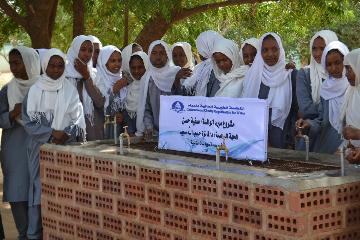 icowater's tweet photo. #مشاريع_مبردات_المدارس

مبردات الطوب الحراري ، الغرض منها توفير مياه صحية ونقية في البيئات المدرسية والجامعية لسد حوجة الطلاب للمياه .
تعمل بآلية التبريد الذاتي التي تسمح بمرور الهواء عبر تجاويف الطوب الحراري الذي يشكل جسم المبرد الى خراطيم المياه الداخلية بما يمنح تبريدا ممتازاً https://t.co/46hvErSnHh