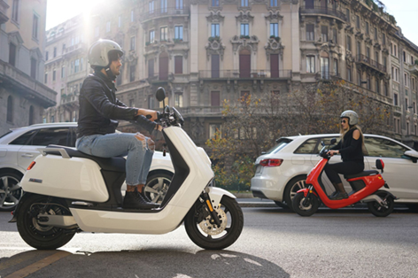 Heb jij al eens op een elektrische scooter gereden ⚡🛵? Kom dan langs in ons Electric Experience Center om het te ervaren! bit.ly/2oPOM7X