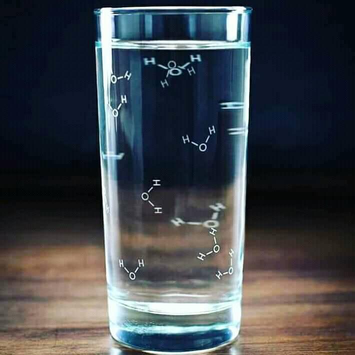 Lorsque vous ressentez la #soif, vous avez déjà perdu environ 1% de #l_eau de votre corps.Un petit rappel sur l’importance de bien #s_hydrater tout au long de la journée, même si on n’a pas soif !