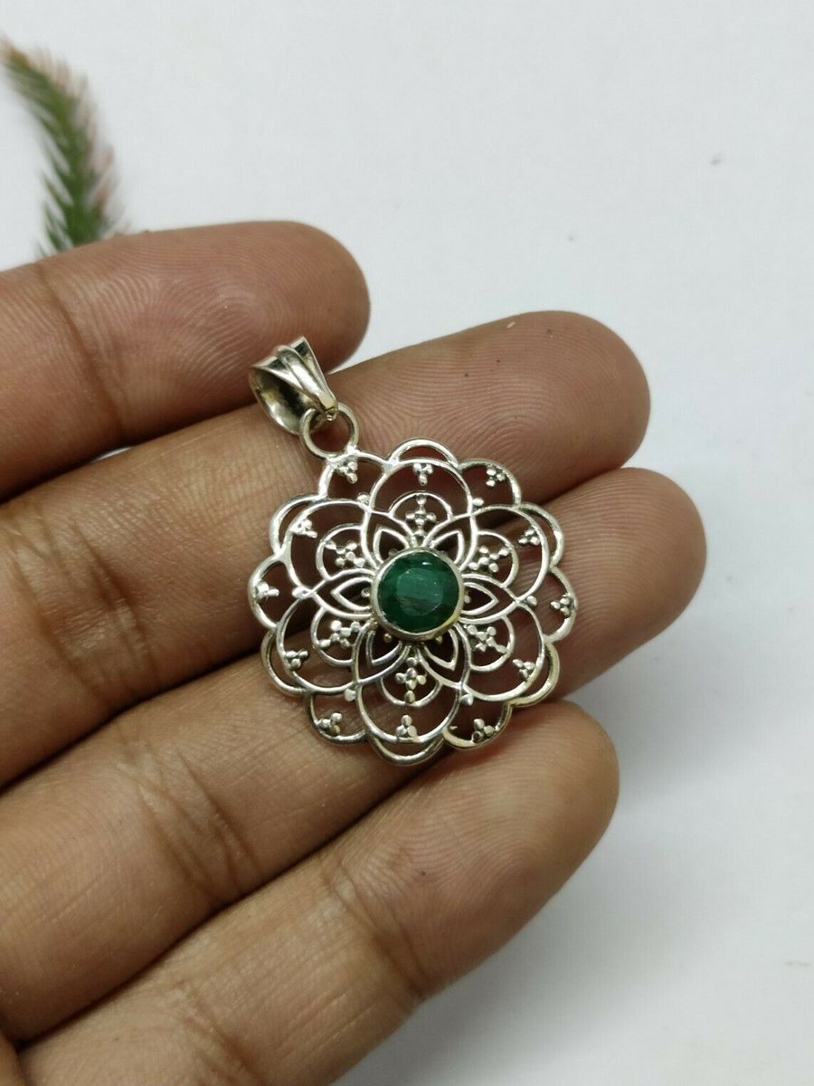 gemstonejewelr3's tweet photo. #emerald Pendant In 925 Sterling Silver
#Beautiful Emerald Gemstone Designer #pendant ๐
๐https://t.co/5xda6OVZCT
#emeraldpendant #sterlingsilverpendant #greenstonependant #birthstonependant #chakrapendant #weddingpendant #designerpendant #roundshapependant #handmadejewelry https://t.co/aKqP0gXP5X