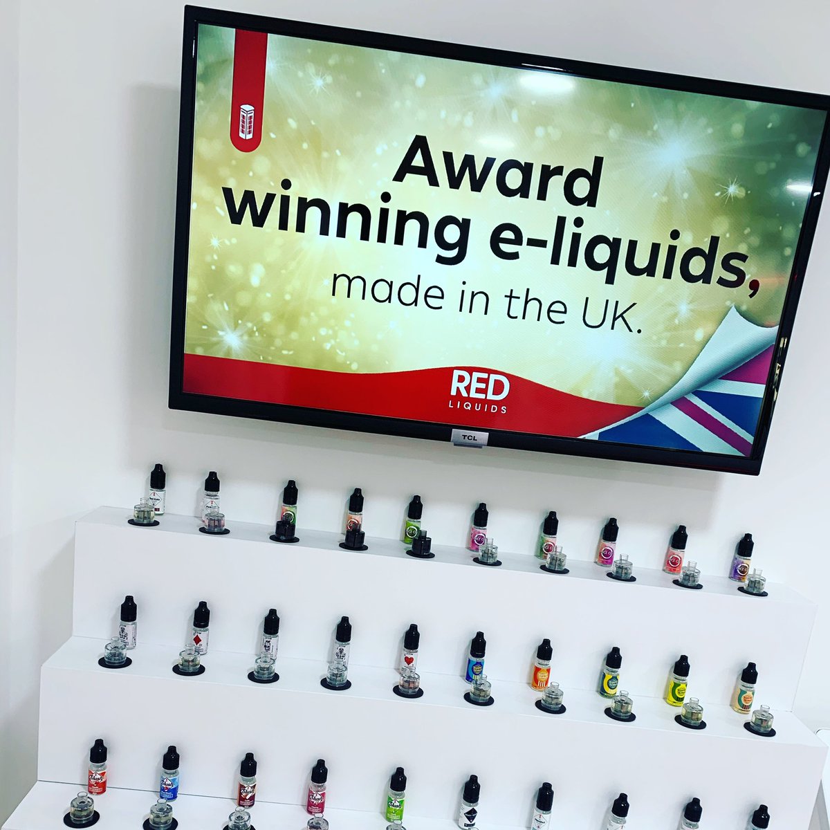 BoxHuddersfield's tweet photo. Try before you buy ! Testing stations with a huge range of UK made liquids now available. Amazing offers in store. #huddersfield #vape #ATSocialMedia https://t.co/sAib8jUIld