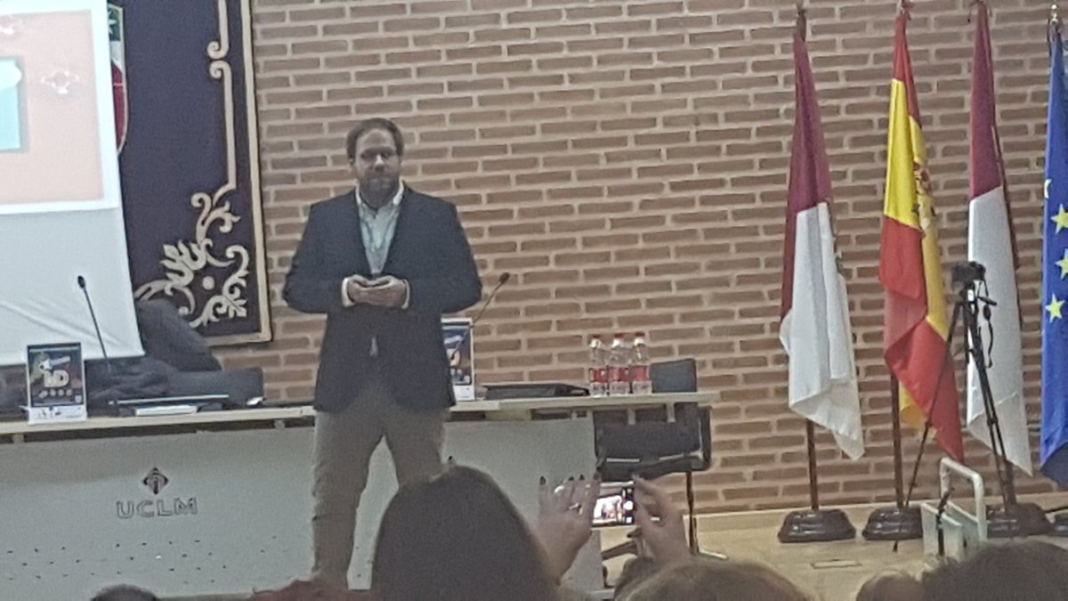 Turalcaraz's tweet photo. Hoy en #AlbaceteMarketingDay entendiendo el papel de las #RedesSociales en el futuro de las empresas. https://t.co/tx1AgW3RCl