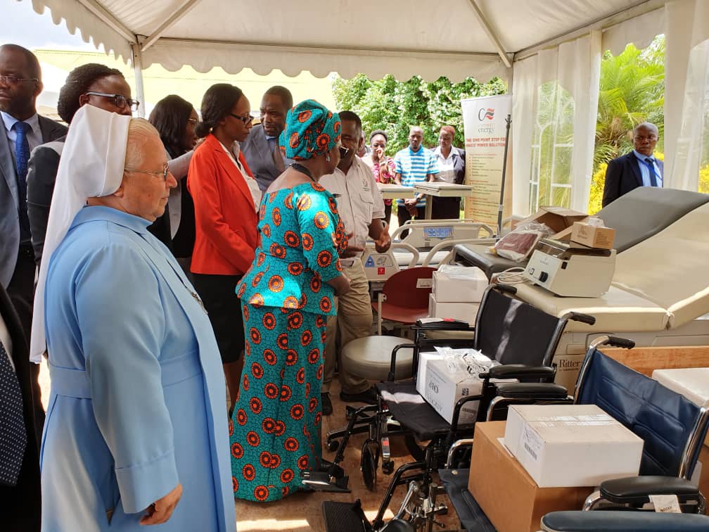 CECinvestor's tweet photo. Mrs. Esther Lungu, First Lady of Zambia: "It's important to engage local leaders to ensure maximum benefits are derived from this equipment. I encourage the staff & community to ensure equipment is well looked after so it can be used on our valued patients."
#ELFT
#CECCommunities https://t.co/fbfZJmLXBl