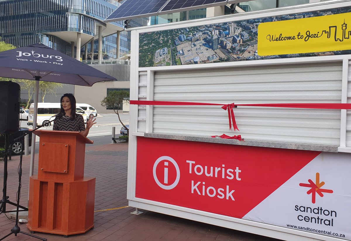 CoJPublicSafety's tweet image. MMC @LeahK28 outlines the objective of the @visitjoburg #TourismAmbassadors in improving the experience of visitors to @CityofJoburgZA

@TheGautrain #Sandton is just one of the locations they will be deployed.

#SaferJoburg
#SpiritOfPartnership