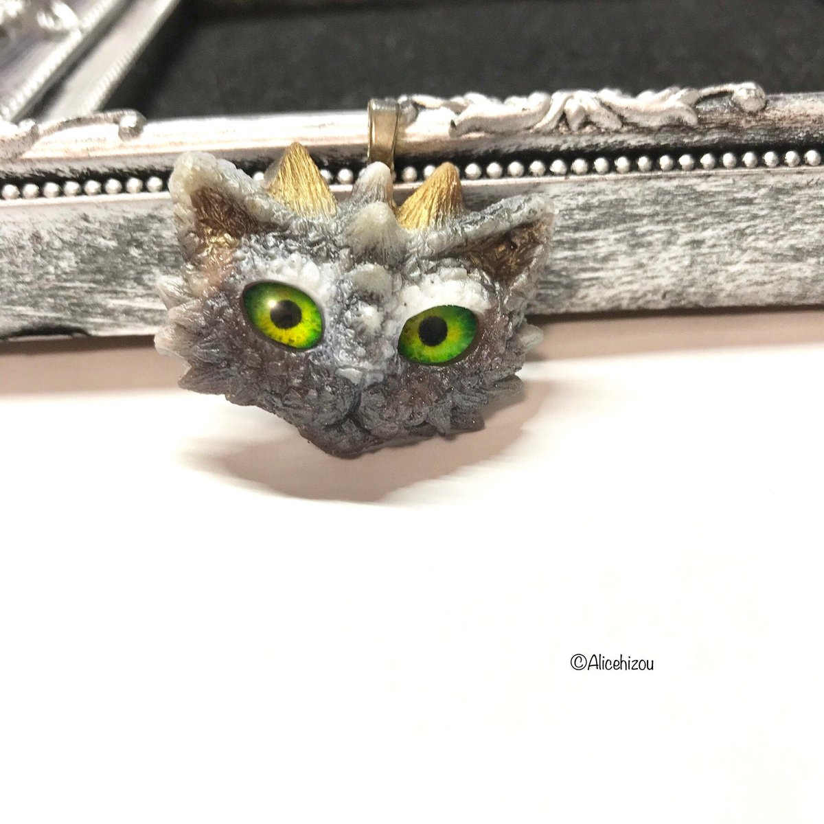 Demon dragon cat choker now listed in my shop! etsy.me/33X2dSR #demoncat #alicehizou #catchoker #handmade #resin