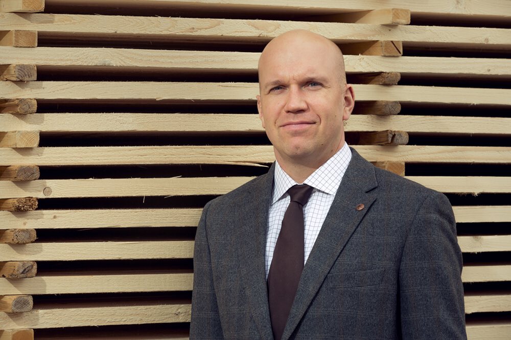Tommi Sneck Sahateollisuuden puheenjohtajaksi sahateollisuus.com/2019/11/14/tom… #sahat