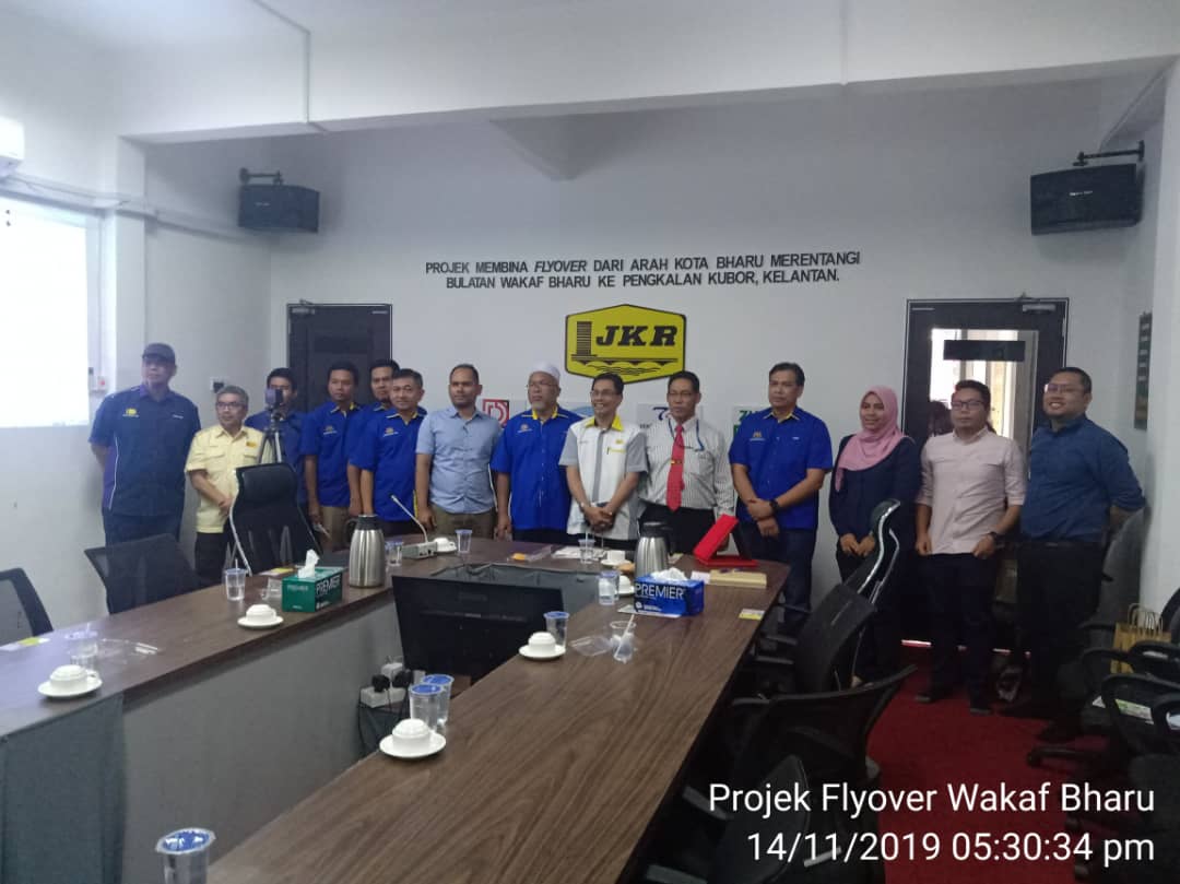 Lawatan kerja oleh Deligasi <a href="/CksJKR/">Cawangan Kerja Keselamatan JKR Malaysia</a> ke Projek Flyover Wakaf Bharu, Kelantan.

<a href="/Zulakmal8/">zulakmal</a> 
<a href="/RuslanAbdAziz/">Ir Ruslan Abdul Aziz</a> 
<a href="/AdenaMamat/">AdenaMamat</a> 
<a href="/CawJalanJKR/">Cawangan Jalan JKR Malaysia</a>