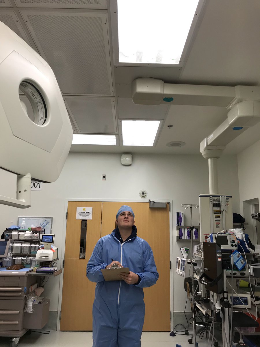 UVAApprentice's tweet photo. Yesterday: Checking the operating rooms with Todd Gibson to make sure all the lights are still working. Every Wednesday we go check the 31 operating rooms in the hospital. #EarnLEarnAdvance #SkilledTrades #BehindtheScenes #CoolJobs https://t.co/LdWtyHgMTx