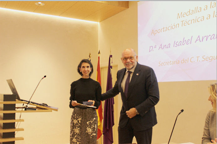 Orgullosos de nuestra compañera Ana Arranz que esta semana ha recibido la “Medalla a la Aportación Técnica a la Carretera” <a href="/ATC_PIARC/">ATC</a> por su trayectoria profesional vinculada a este sector