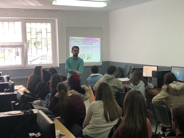 flosskosova's tweet image. Happening now!
Intro to OSGeo and OSM @ UNI Prishtina with dept. of geographical students / @BGuri 

This activity is part of
#OSMGeoWeek 
#Kosovo