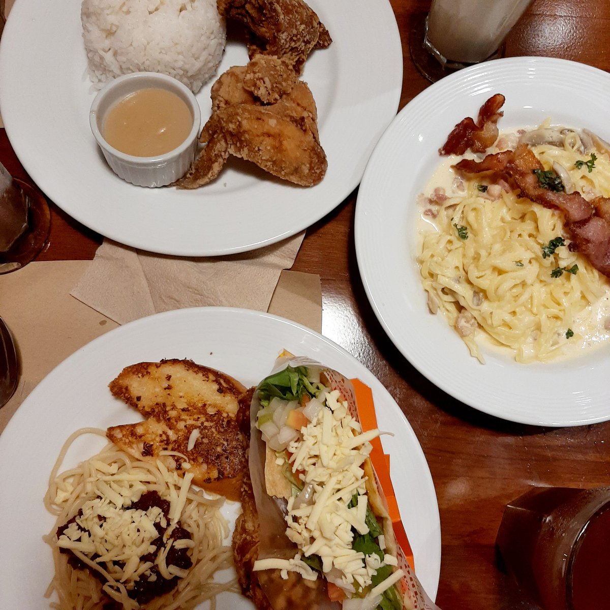 rheartm's tweet photo. Sulit free food sa Pancake House. Unli Order 😆 https://t.co/UhQckGcfG7