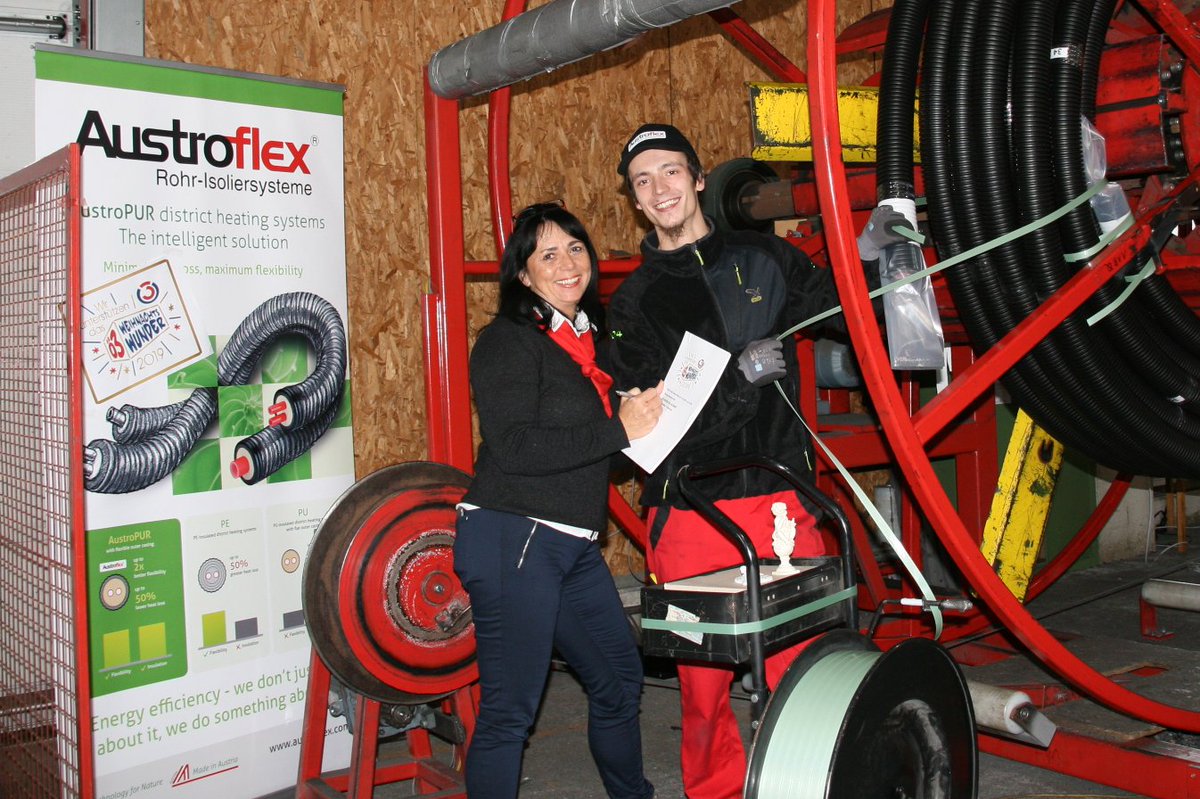 austroflex_com's tweet photo. 1 Stunde Weihnachtswunder 🤩
Unsere Mitarbeiter spenden Überstunden 💪👏🤝Die Überstunden werden gesammelt und der daraus sich ergebende Betrag wird im Rahmen der Aktion "Tu was fürs #Ö3-Weihnachtswunder" in #Villach beim Spendenfest abgegeben. #weihnachtswunder #spenden #tuwas https://t.co/Yb41ruJj05