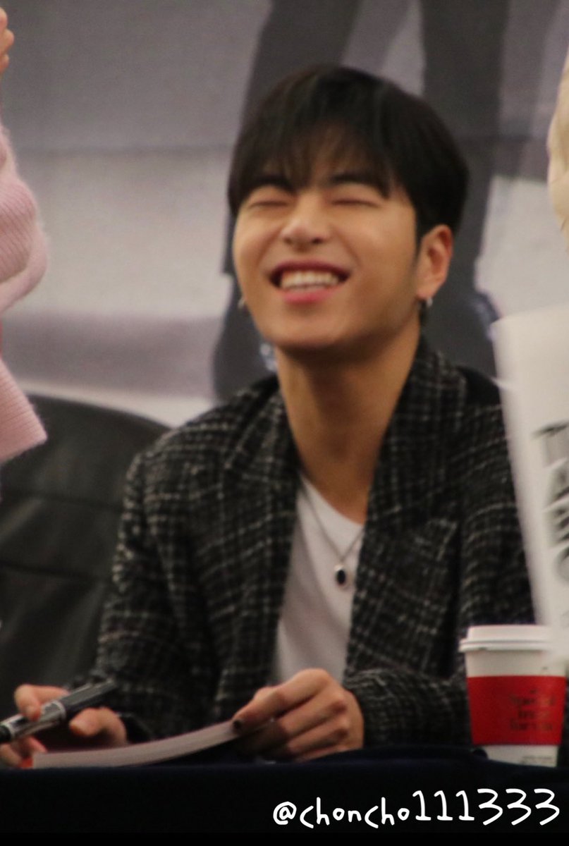Continuing the thread because I need to see his smiles again  #JUNHOE  #iKON #구준회  #아이콘  #ジュネ