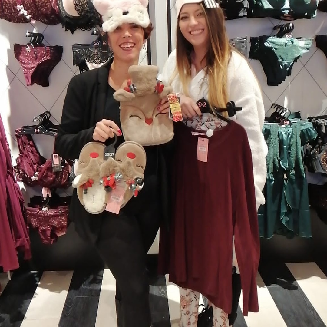 Trainer_HKMSP's tweet photo. Estupenda formación en Zaragoza #hkm #leon13 con @NayaraNavarro00,  Virginia y @Veronic71805371 promocionando el 3r gratis #couchdate 
@TRamosDesi
@cantor_monica
@andreakuace
@MonicaAnasi
@LiviaGonzalo
@MissLumpen
@CarmenRP1408
@KiraRiga
 #trainingambassador  #hkmfun https://t.co/eeccrvaX5W