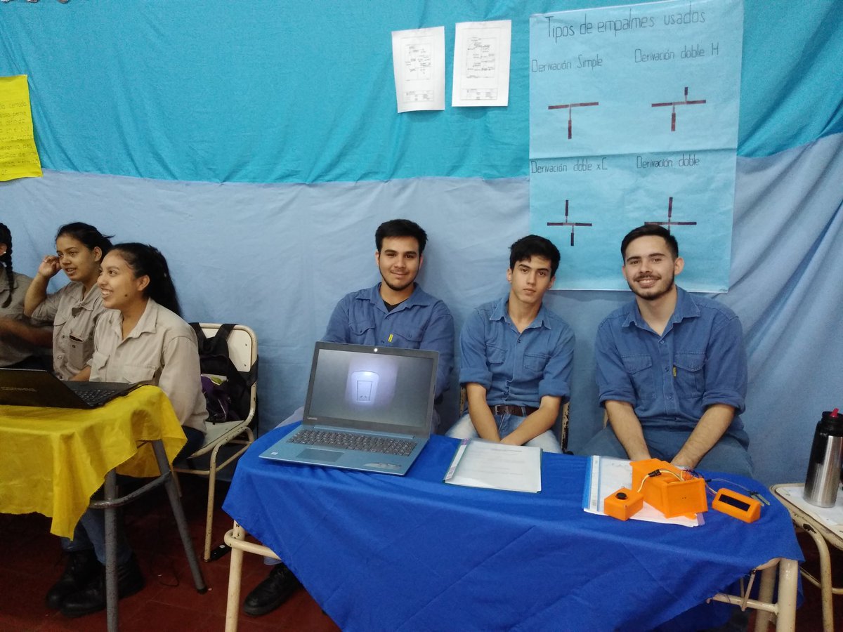 epet14Capiovi's tweet photo. Escuelas primarias visitando la EXPO... https://t.co/Z5nD7NDXjV