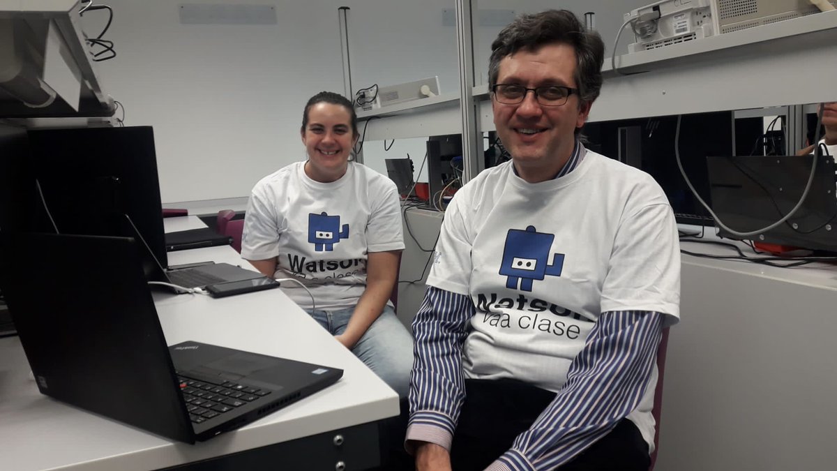 En el programa Watson va a clase, voluntarios de IBM @IBMVolunteers hacen posible la transmisión del conocimiento a alumnos de la UCM Facultad de Informática que se unirán al programa para acompañar a los profesores de los centros educativos participantes. ¡Gracias!