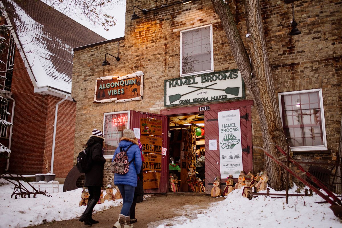 stjacobsvillage's tweet photo. St. Jacobs Sparkles is officially here! Join us today through to Sunday for four days of festive fun and holiday shopping! Visit https://t.co/Z93fSDmXwV for a full itinerary! 

📸 @lcoulterphoto  #kwawesome #explorewr #waterlooregion #ontariotravel #explorecanada https://t.co/2ZBbhaUat4