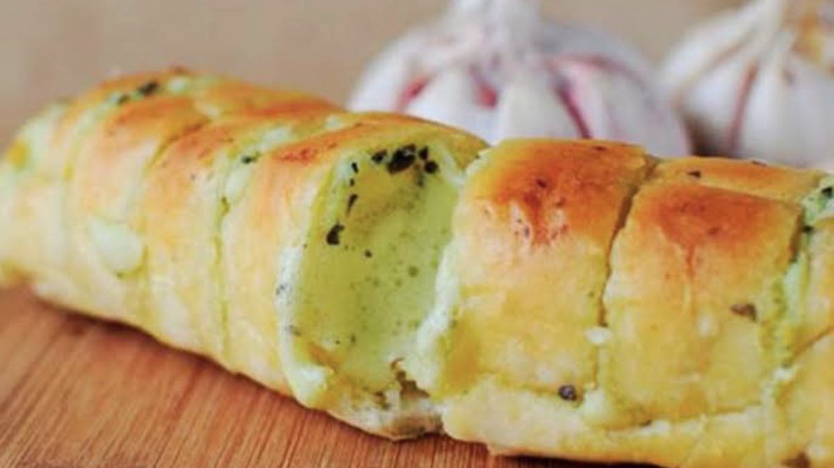sabe o que cairia bem agora??? um pão de alho com queijo..