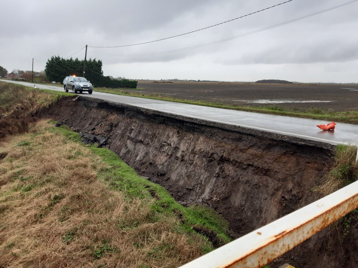 Regret to say another slip on the #foddersykebank another uncontrollable result of saturated ground.  Inevitable further disruption to local residents, please be patient while the repairs are carried out