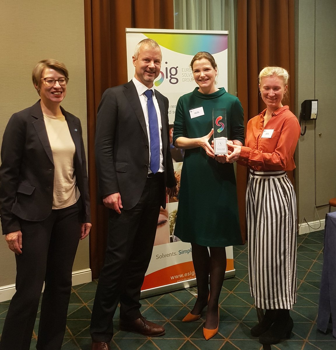 FeccEurope's tweet photo. ESIG Solvents Award ceremony took place in Brussels on 6 November and the prize went #PackWise with its digitalisation innovation project ‘Smart IBC industrial containers’, stressing the importance of of #digitalization in chemical #transport via @EUPetro https://t.co/5R7aH0hO7p https://t.co/3wAc2fEMkx