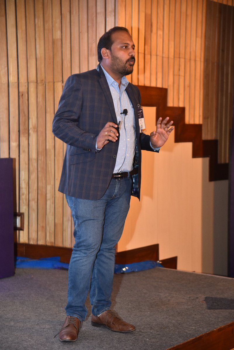 AnalyticsVidhya's tweet image. Arihant Jain during his #hacksession on building an end-to-end credit #riskmodel at #DHS2019.