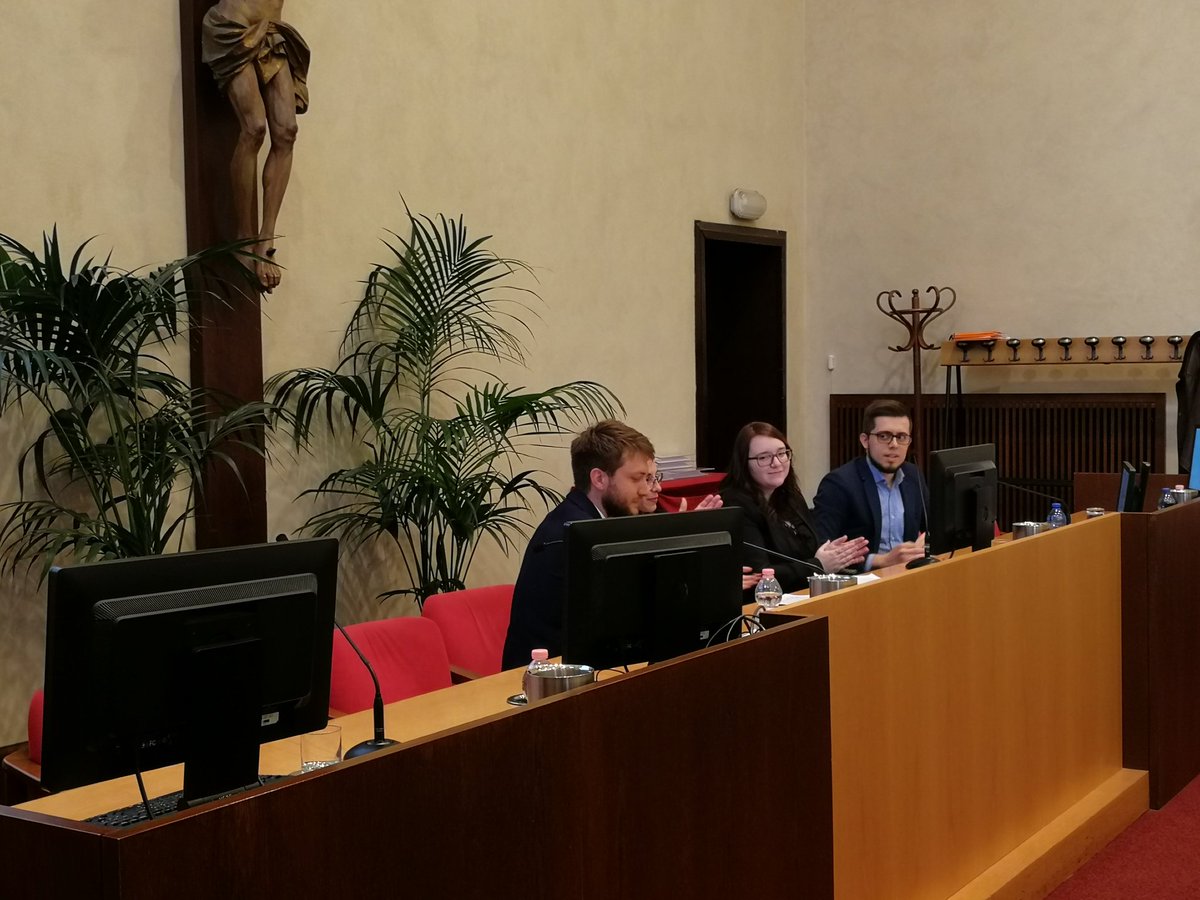 Aneddoti e istruzioni dal dietro le quinte del lavoro sulle video interviste realizzate dai nostri allievi del #MasterBooktelling 📚 Dalla preparazione del set al montaggio: slow #journalism in a fast world 📽️

#EngagingTheReader
<a href="/Unicatt/">Università Cattolica</a> <a href="/Carlo_Sai/">Carlo Fumagalli</a>