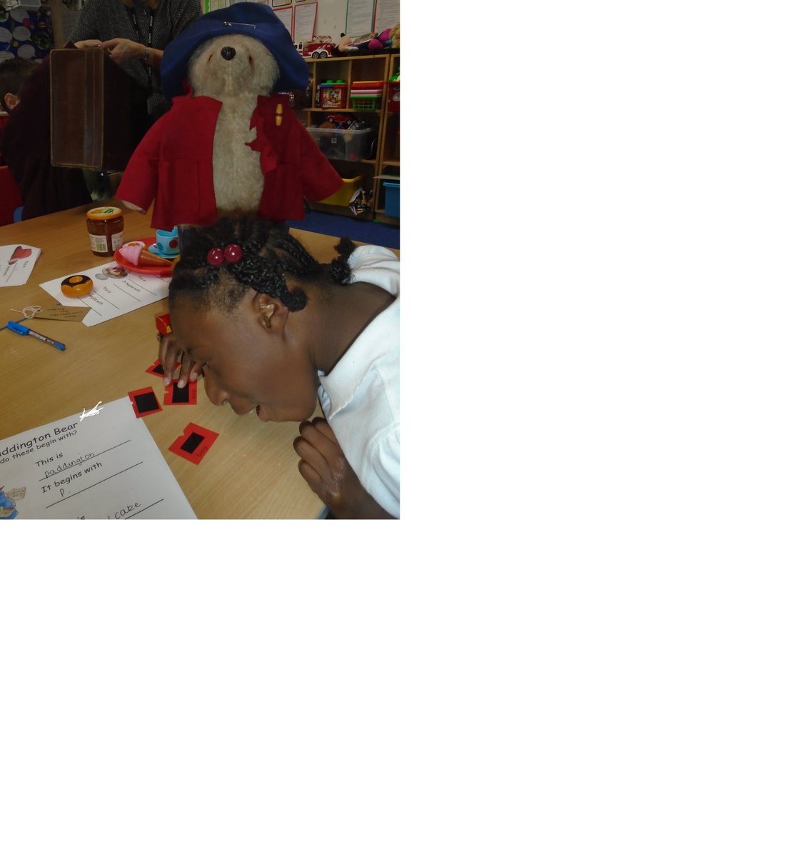 Priestley_Smith's tweet photo. π»π₯ͺIt's #FictionWeek this week and the theme is All things #PaddingtonBear. From finding words in #Literacy from Paddington's book to writing new labels for the bear. What lovely #SentenceMaking! π https://t.co/RzAKjnK35B