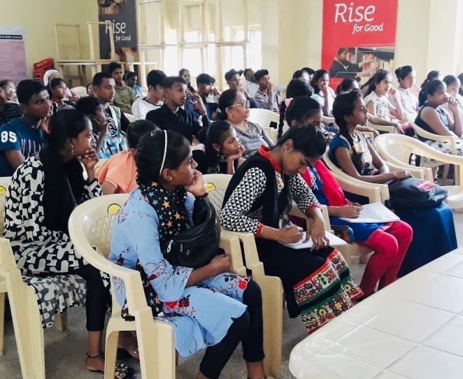 CommitTwoChange's tweet image. #C2C sponsored a career fair that our girls from Foster Care attended to learn about different employment options after graduation 🎓 We can’t wait to see what the future holds for these super stars ⭐️ #commit2change #commit2choice