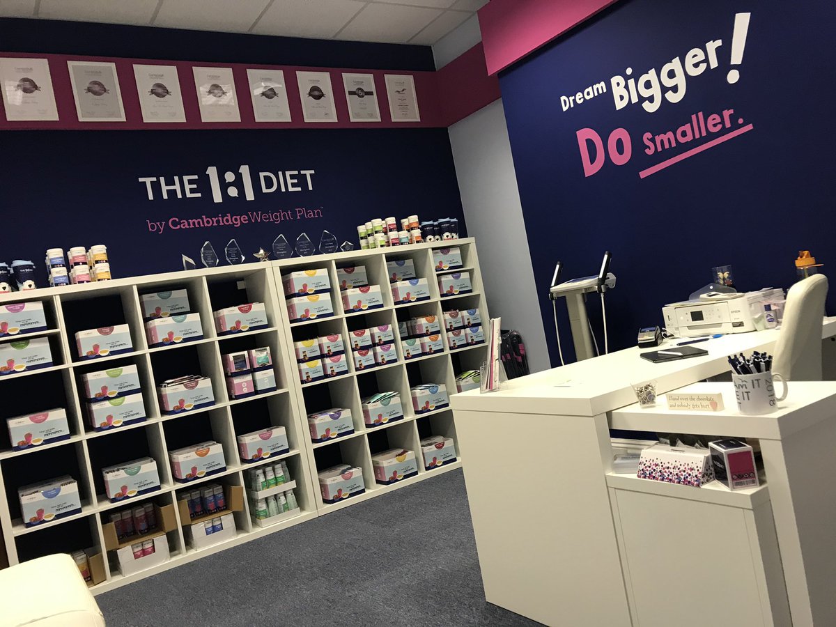 One2OneDietCWP's tweet photo. It maybe a little grim outside ☔️ but it’s far from it inside our @one2onediet #Weightloss Clinic ☀️ Happy Thursday all 😁

#weightloss #happyworkplace #ThursdayThoughts #ThisIsTheOne #cambridgediet #CWPsupport https://t.co/e75YZAOalJ