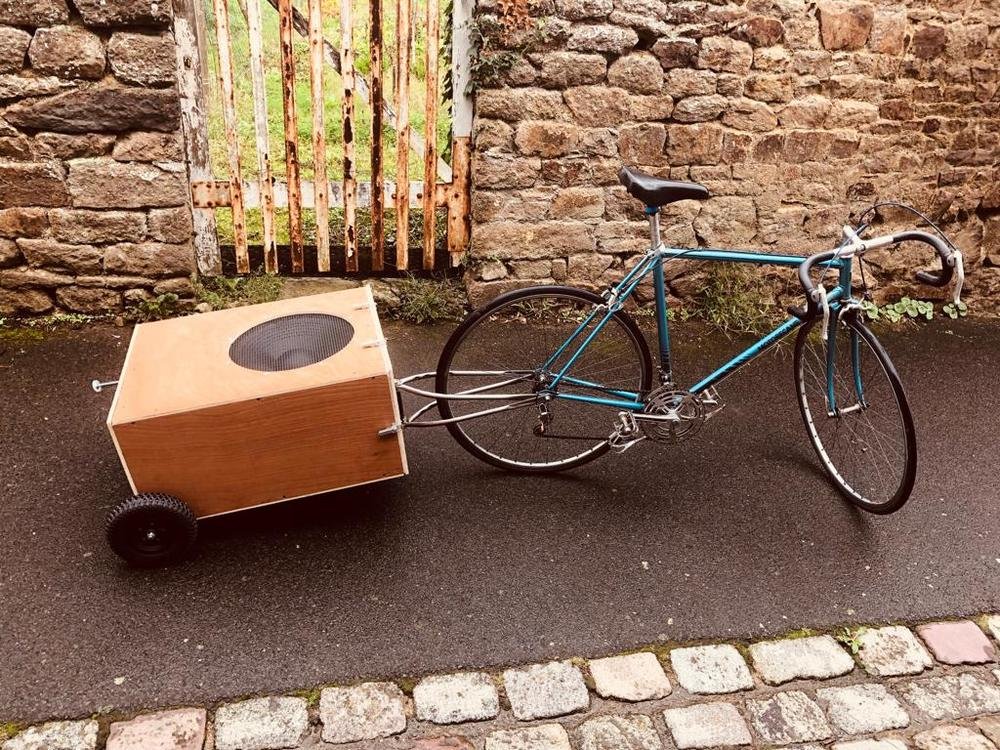 Après #FluxTendu, découvrez #PopUpBox le 2ème projet en résidence au @FabLabGrenoble / <a href="/LaCasemate/">La Casemate</a>, présenté par <a href="/LoesleKPro/">LOESLE Kévin</a> : une remorque à vélo polyvalente développée notamment en lien avec <a href="/O_Orchestra/">Cie Organic Orchestra</a> : echosciences-grenoble.fr/articles/popup… #FabLab #DIY