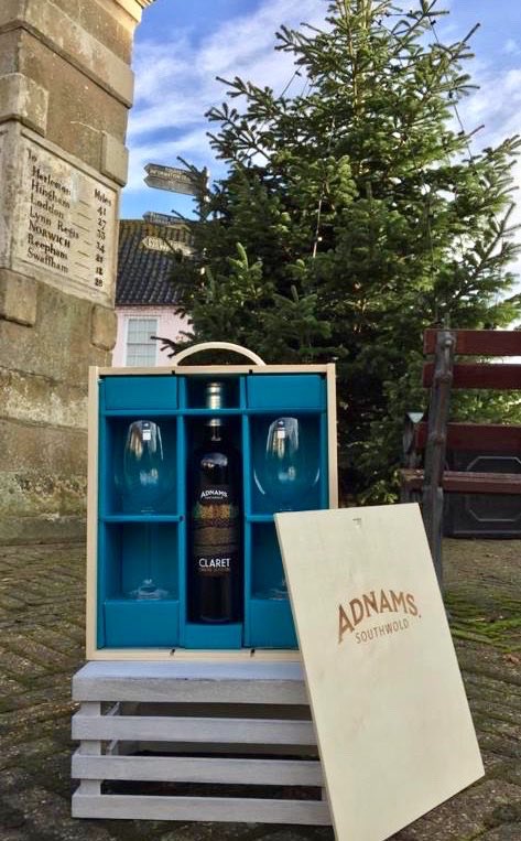 Have you seen our new giftware? This lovely wine and glassware set will make anybody smile on Christmas morning 🎁🎄🍷 

#loveholt  #northnorfolk #adnams #christmas #gift #giftware #xmastime