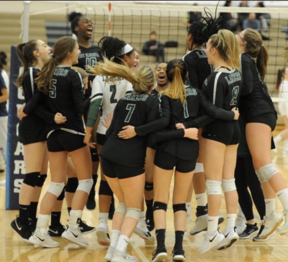 MsStro_WBHS's tweet photo. Alright I’m not messing around this time. PLEASEEEEEEE come to Stoney Creek tonight to cheer on WBVB as they take on Lake Orion in Regional Finals @ 7!!!! You know you want to! 💚🏐💚 @wbhsTHESWAMP @Volleyball_WBHS @wbhslakernation @therealepap https://t.co/6Lg6oOvqne