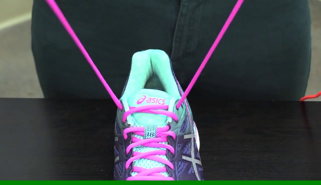 "Go ahead and tie normally and your lace should stay done up." boc.jaup.ca/97ec2ca0 #shoefit #rightshoes #burlon