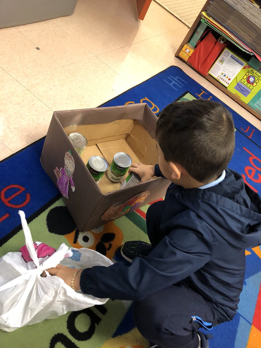 Rookies helping with <a href="/DavidLawrenceK8/">David Lawrence K8</a> ‘s Thanksgiving Drive! <a href="/PrincipalParton/">Mary Kate Parton</a> <a href="/DrCLOlicker/">Dr. Olicker</a> <a href="/MrsVitro/">Dena Vitro</a> @KSchendowich