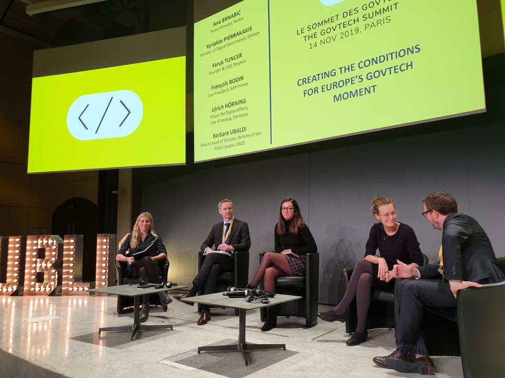 niamhworld's tweet photo. Health 2.0 chaired by @JulietBauer this will be a good one ! Although missing @MattHancock due to small matter of an election! @SommetGovTech https://t.co/C7W3i4jvyr