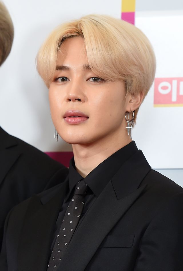  #JiminRecords Harper's Bazaar Japan featured Jimin in "An era when men cross borders and wear earrings.""Jimin has established his own style by not only adopting medieval makeup and outfits but also various earrings, from hoop to fringe ones." #JIMIN  #지민  @BTS_twt