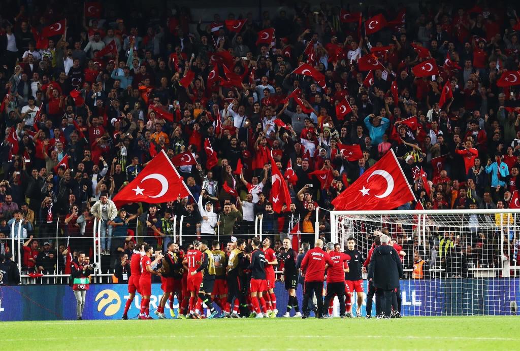 Avrupa Futbol Şampiyonasında finale kalan Milli Takımımızı tebrik ediyoruz. Teşekkürler Milli Takım #EURO2020YOLUNDA