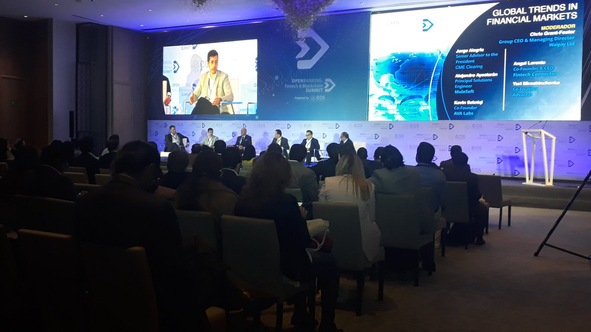 avalanche_esp's tweet image. En el panel &quot;Global Trends in financial markets&quot; @kevinsekniqi plantea el cambio que las DLT y #Blockchain está generando en los mercados financieros y el sector bancario. 
Nuevos activos y mercados
Tiempo real vs. Pagos y liquidaciones en días. 

#AVAenCDMX #InternetOfAssets