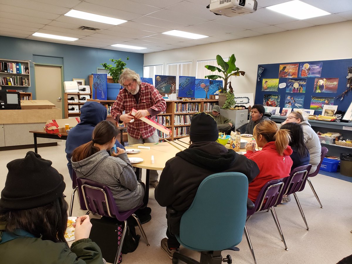 Engineering as a career, what would that look like? Thank you Moray, one of our argyle Dads for coming in and providing us with a hands on expierence and for sharing your personal story of success at the U of M for 30+ years!
#winnipegsd #parentinvolvment