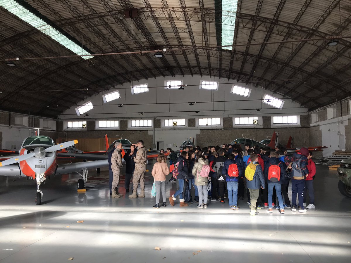 educacyl's tweet image. En @CeipMargaritaSa: Hemos disfrutado visitando el aeropuerto militar, montando en aviones, conociendo el magnífico trabajo del ejército del aire. Excursión completa e interesantísima. #CentrosEducacyl @AmpaMargarita @EjercitoAire #Ala37