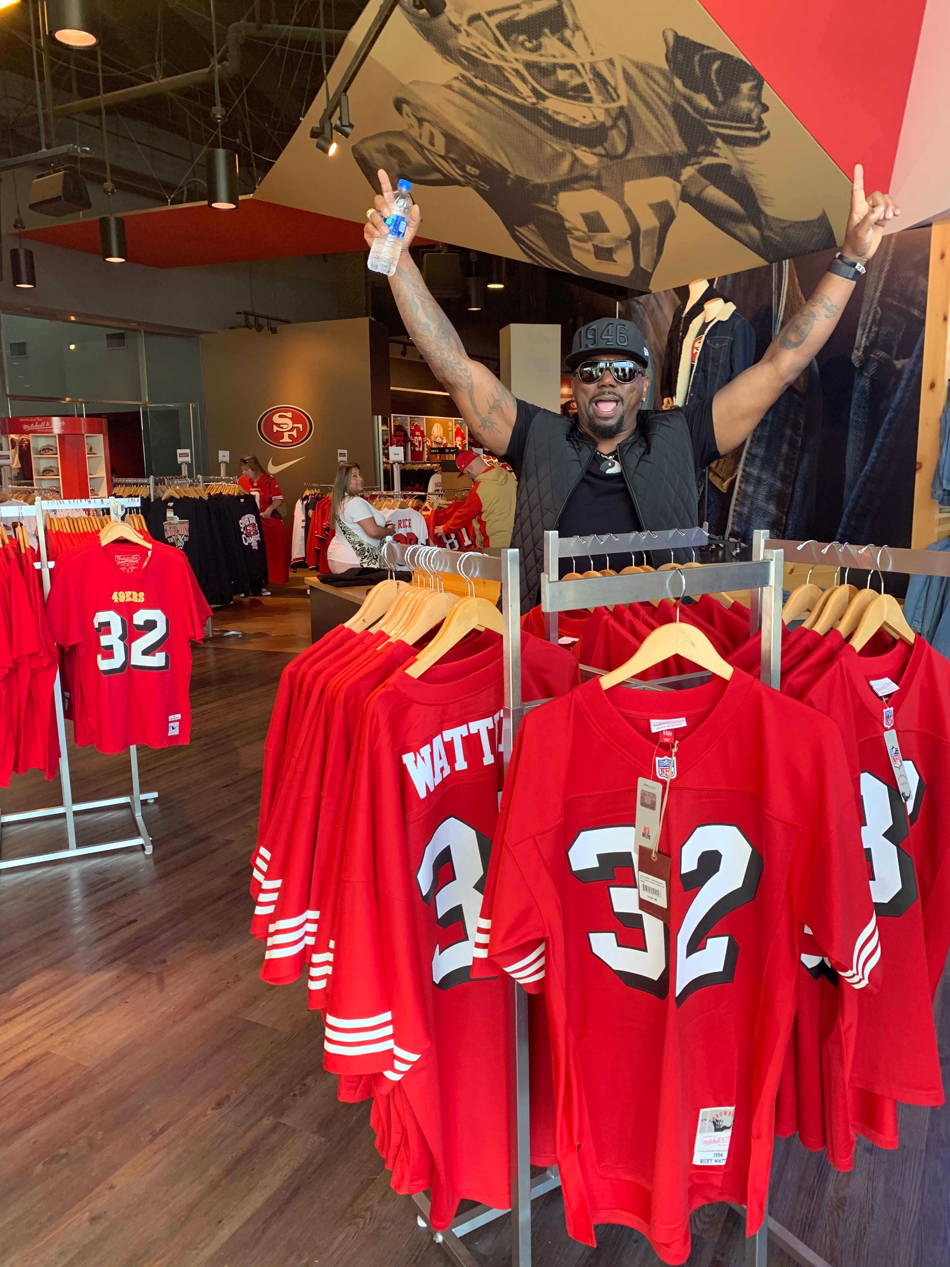 San Francisco 49ers Jerseys in San Francisco 49ers Team Shop 