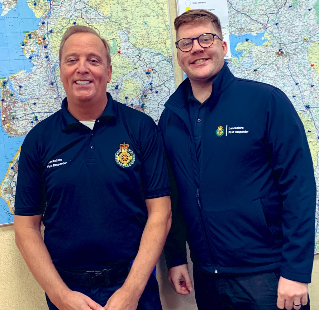 A scary day but must say thank u to <a href="/NWAmb_Ian/">Ian Mullineaux</a> for cramming us full of info,@NWAmb_Resus_CL for grilling &amp; importantly <a href="/MrAJJohnson/">Alan Johnson 💙</a> for helping me remember, laughter and support today. Also thanks to <a href="/NWAmb_CRTJane/">💚Jane Atkinson💚</a> for the photo too 🤩 Poud to be an @CfrFylde eCFR. #cfr #achieved